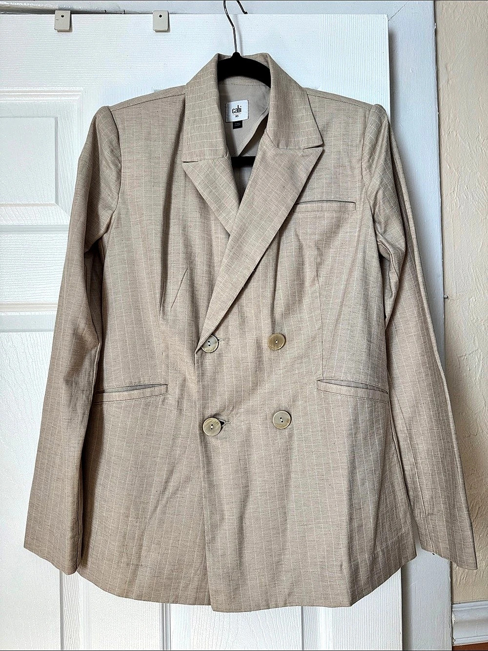 cabi Pembroke Double-Breasted Blazer in Beige Size XS NWOT